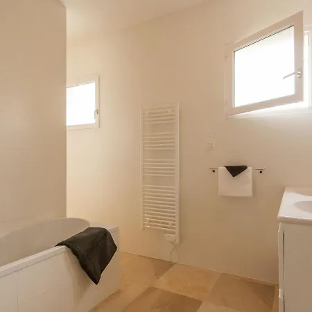 Spacious In Rouzede France With Private Pool
