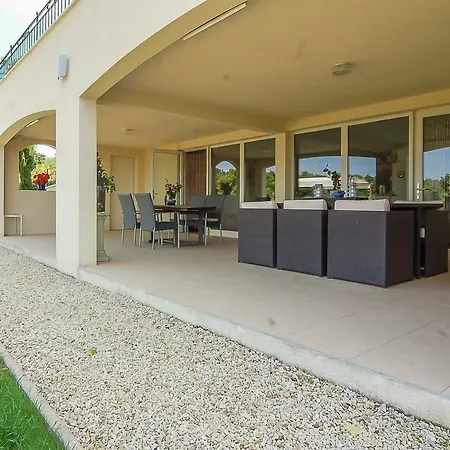 Spacious In Rouzede France With Private Pool